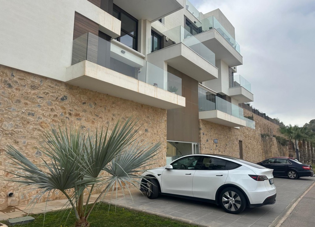 Resale - Apartment - Villamartín