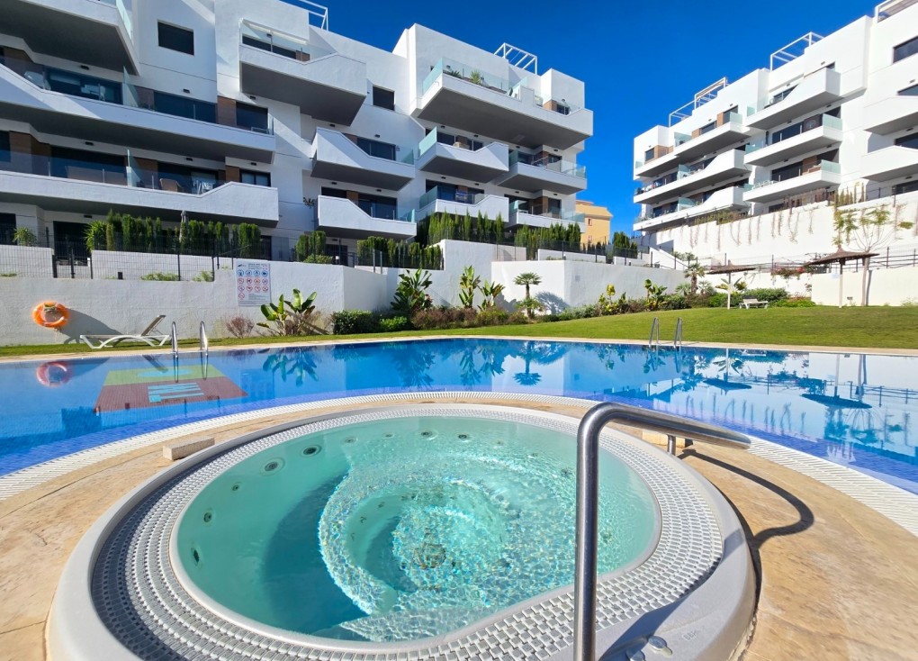 Resale - Apartment - Villamartín