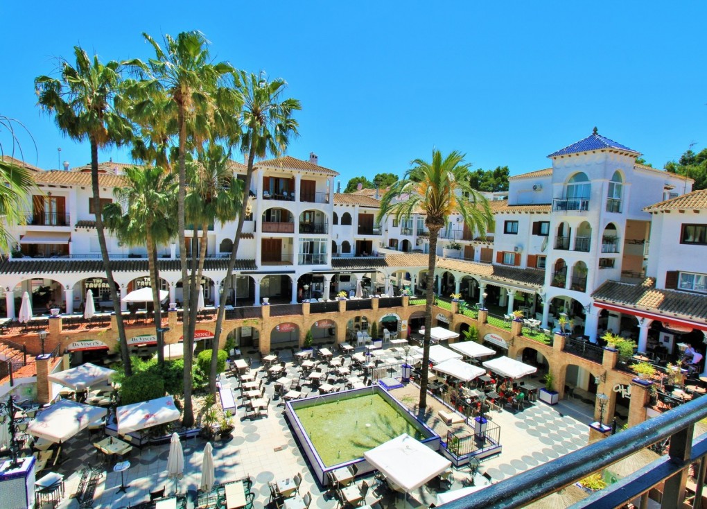 Resale - Apartment - Villamartín