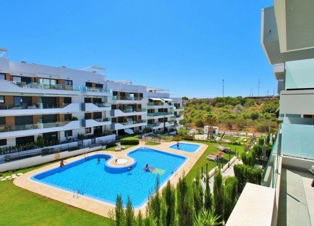 Resale - Apartment - Villamartín