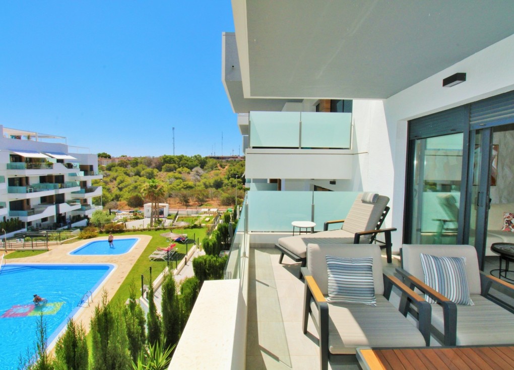 Resale - Apartment - Villamartín
