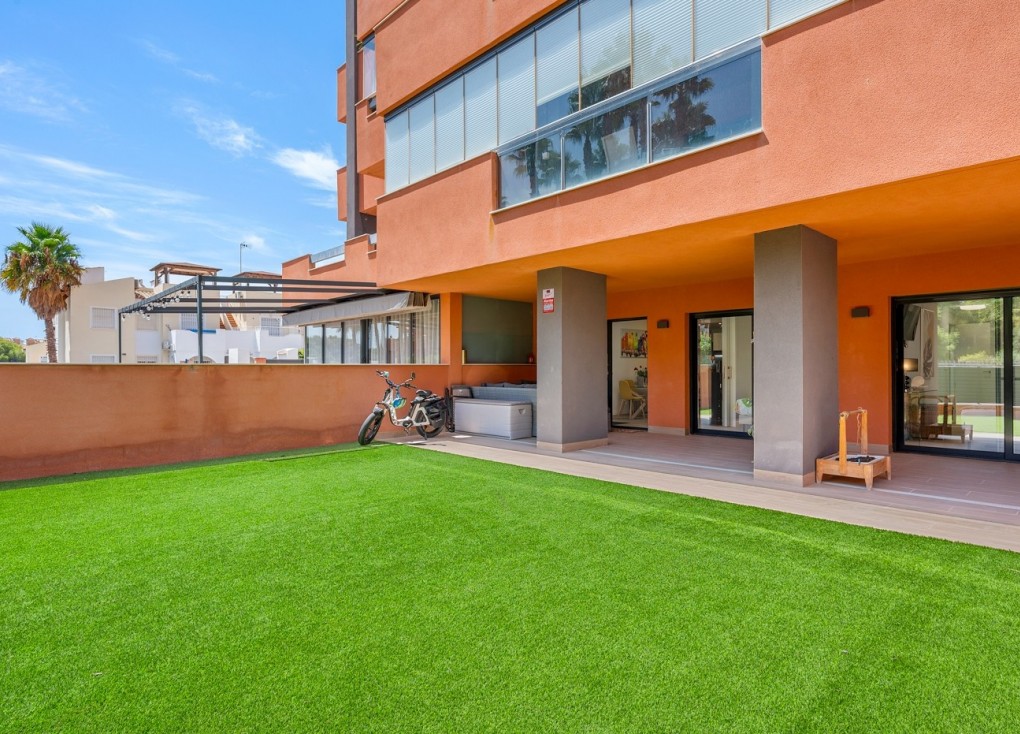 Resale - Apartment - Villamartín