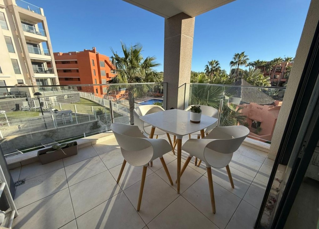 Resale - Apartment - Villamartín