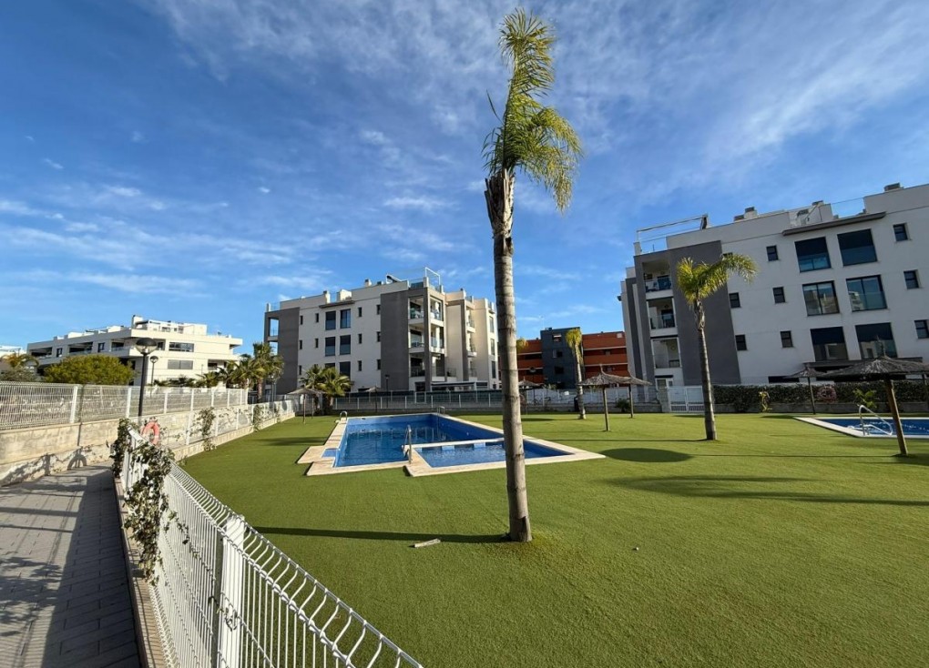 Resale - Apartment - Villamartín