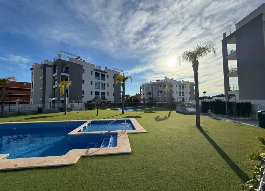 Resale - Apartment - Villamartín