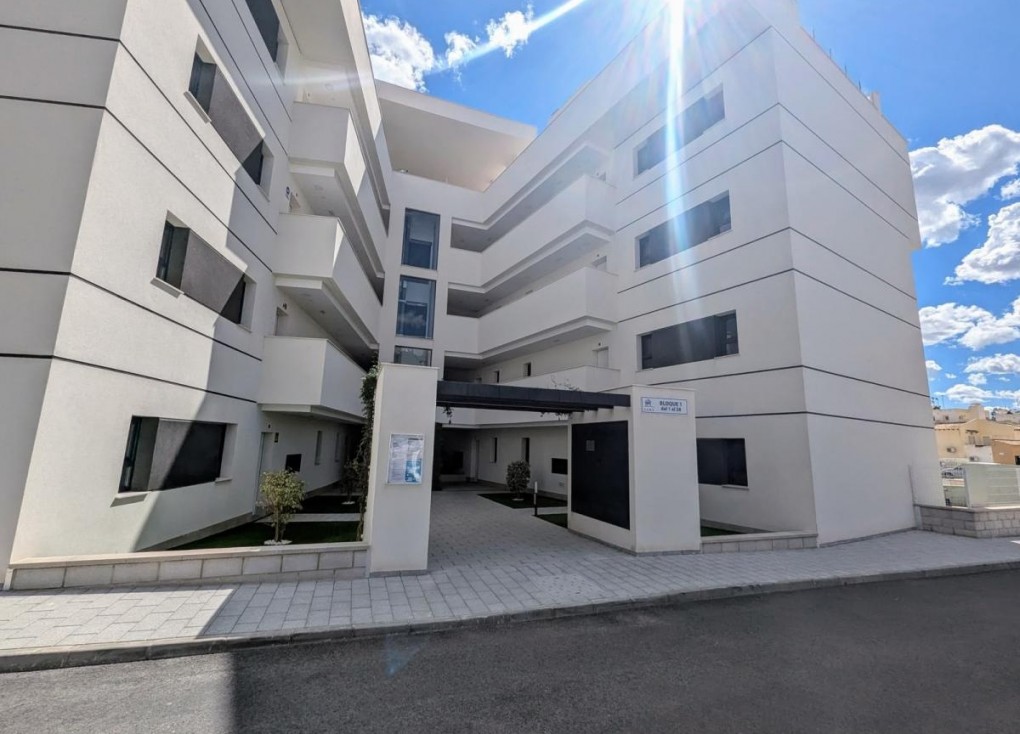 Resale - Apartment - Villamartín