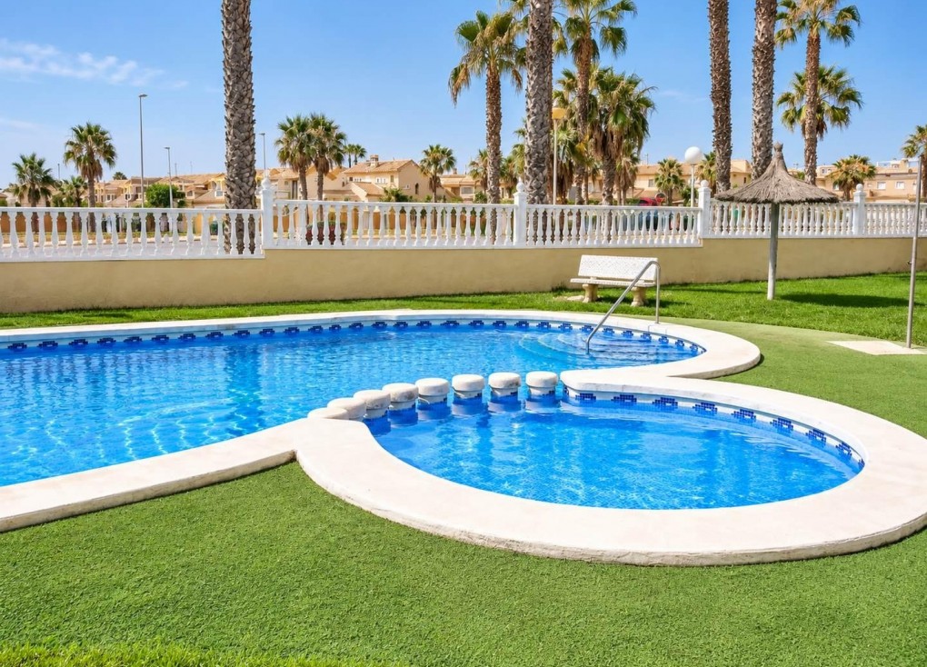 Resale - Bungalow - Orihuela Costa - Lomas de Cabo Roig