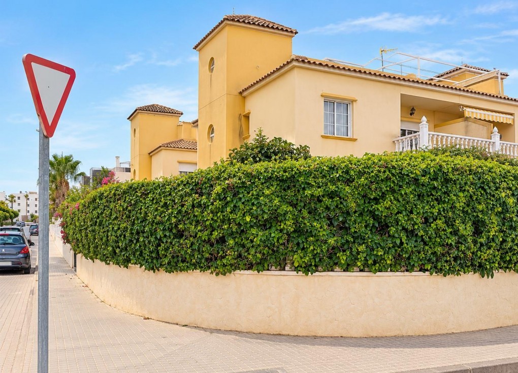 Resale - Bungalow - Orihuela Costa - Lomas de Cabo Roig