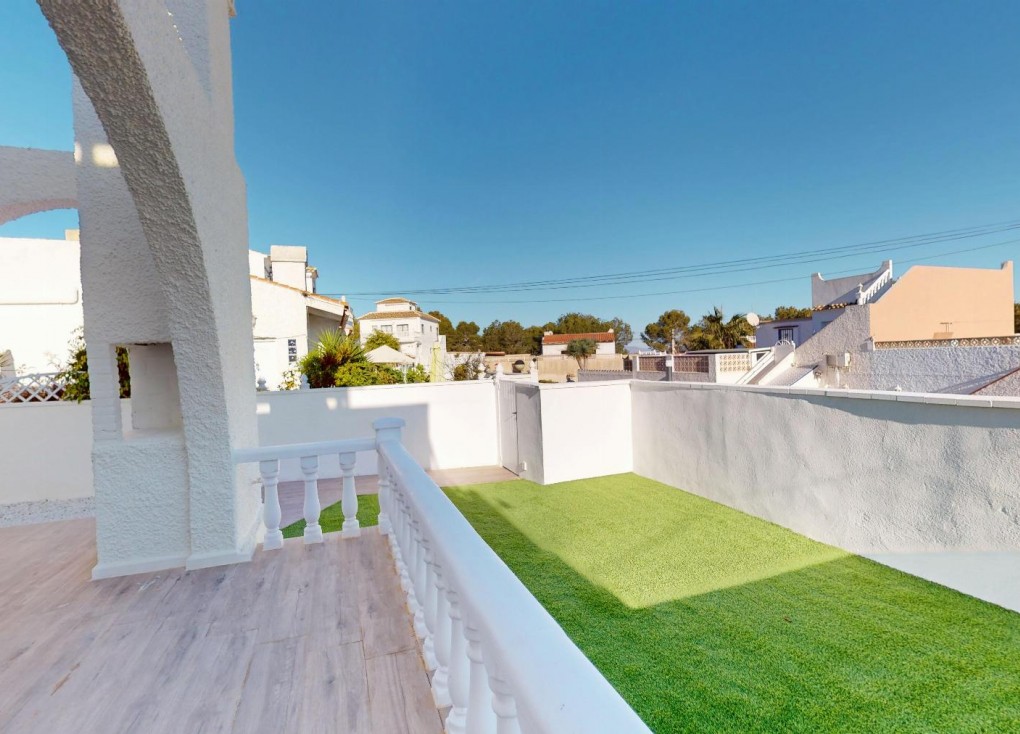 Resale - Bungalow - Orihuela Costa - Villamartín