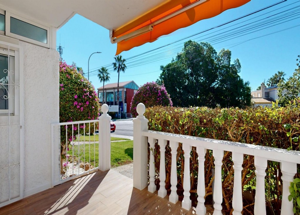 Resale - Bungalow - Orihuela Costa - Villamartín