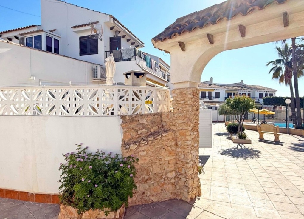 Resale - Bungalow - Torrevieja - LA MATA