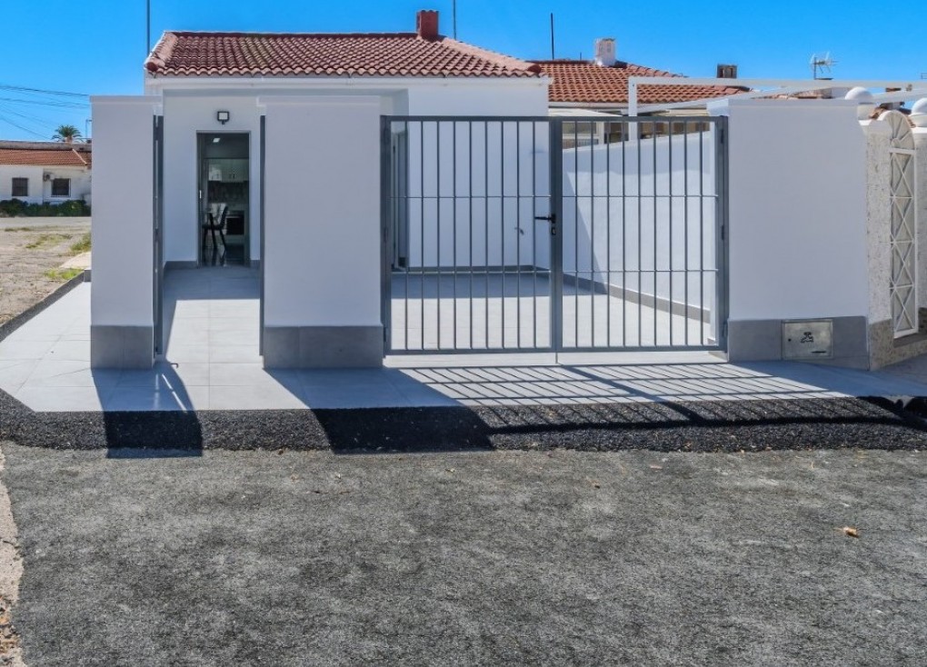 Resale - Bungalow - Torrevieja