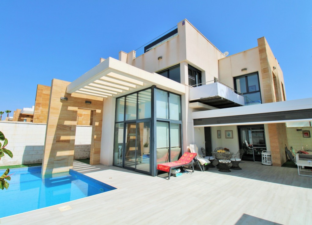 Resale - Chalet - Cabo Roig