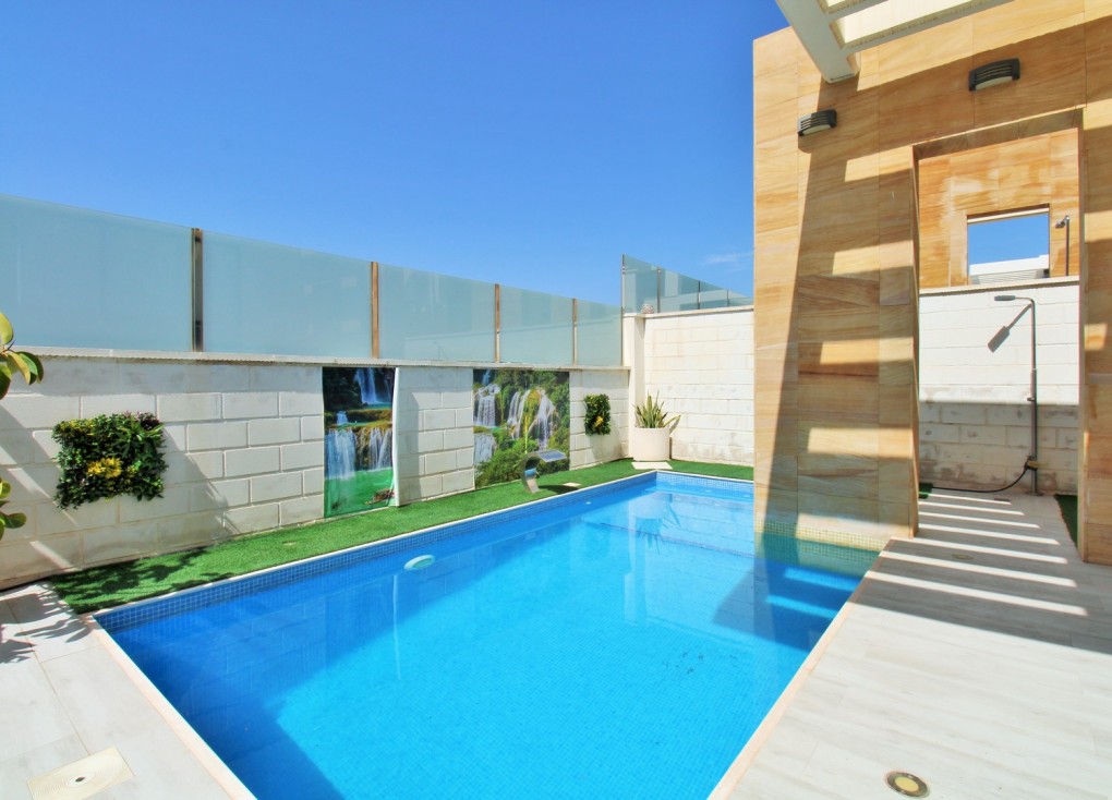 Resale - Chalet - Cabo Roig