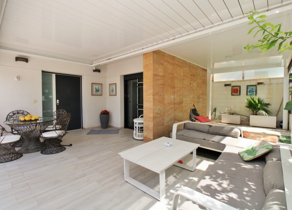 Resale - Chalet - Cabo Roig