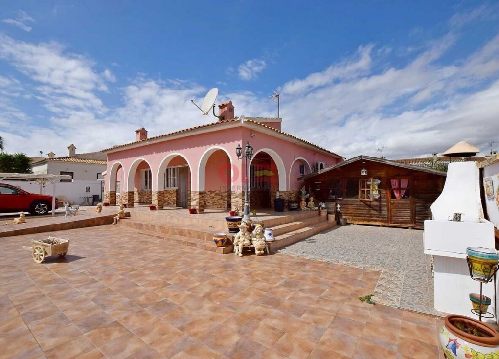 Resale - Chalet - Cabo Roig