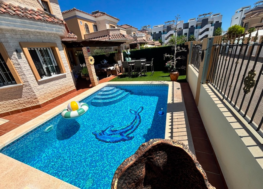 Resale - Chalet - El Raso - Guardamar del Segura