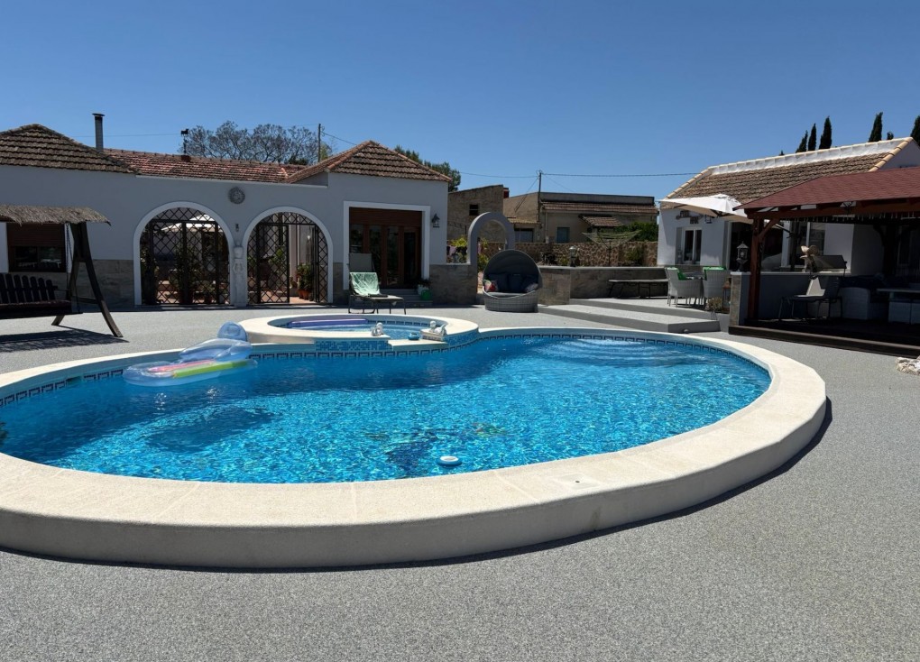 Resale - Chalet - Jacarilla