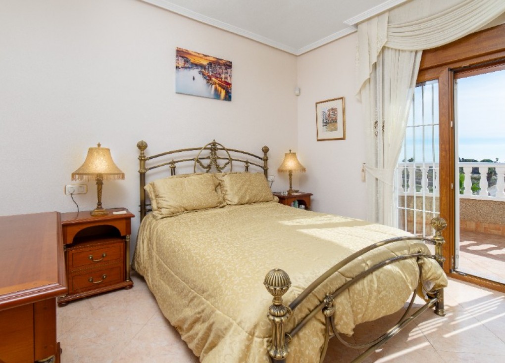 Resale - Chalet - Los Altos