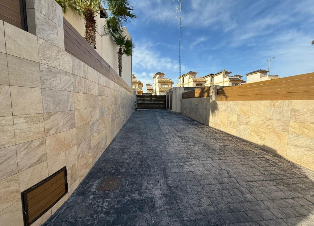 Resale - Chalet - Los Montesinos - LOS MONTESINOS