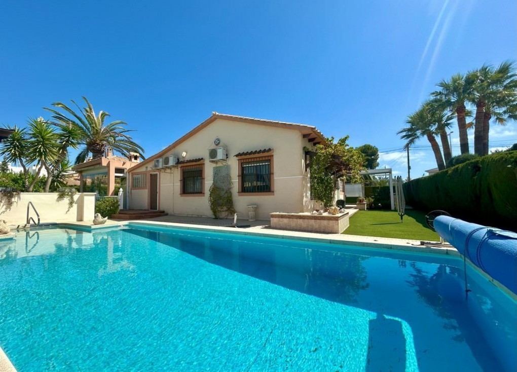 Resale - Chalet - Orihuela Costa - Cabo Roig