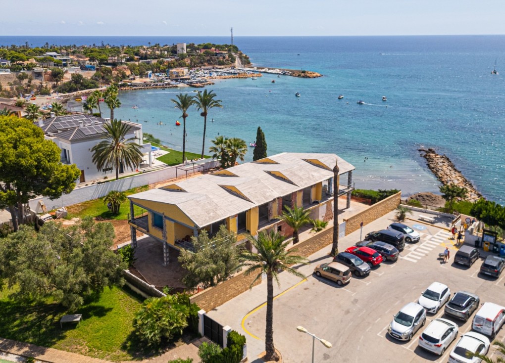Resale - Chalet - Orihuela Costa - Cabo Roig