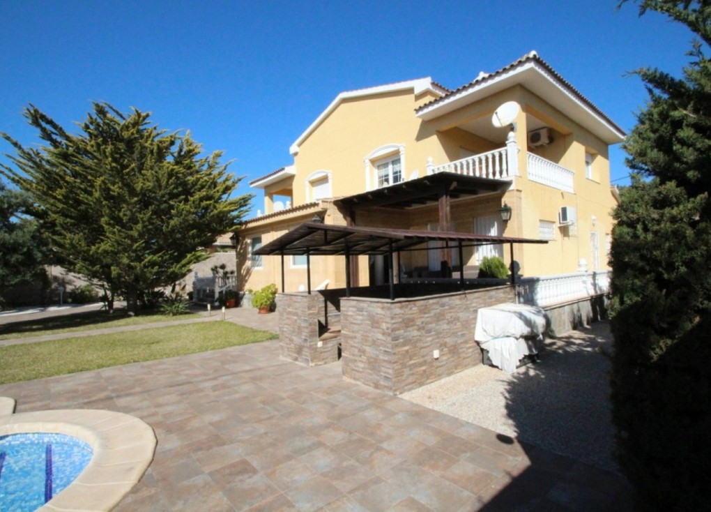 Resale - Chalet - Orihuela Costa - Cabo Roig