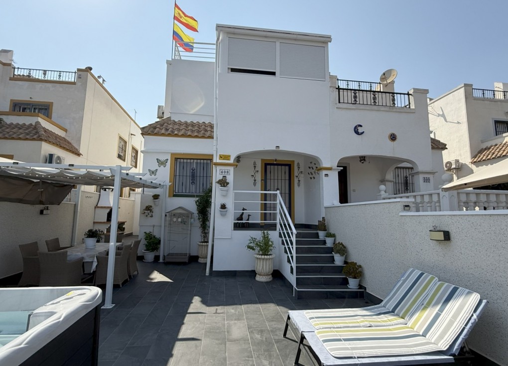 Resale - Chalet - Orihuela Costa - La Zenia