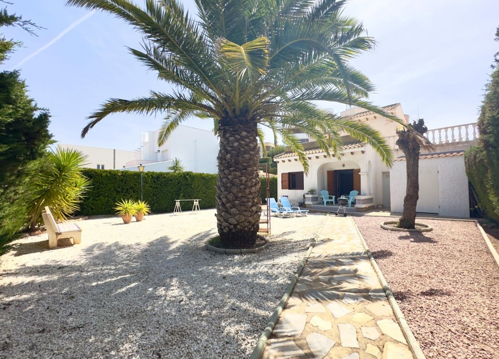 Resale - Chalet - Orihuela Costa - La Zenia