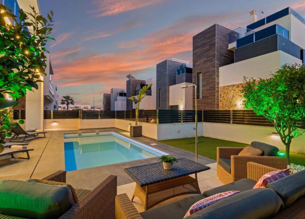 Resale - Chalet - Orihuela Costa - Lomas de Cabo Roig