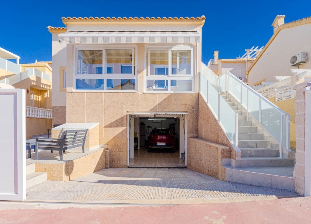 Resale - Chalet - Orihuela Costa - Los Altos
