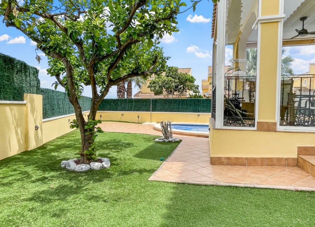 Resale - Chalet - Orihuela Costa - Los Dolses