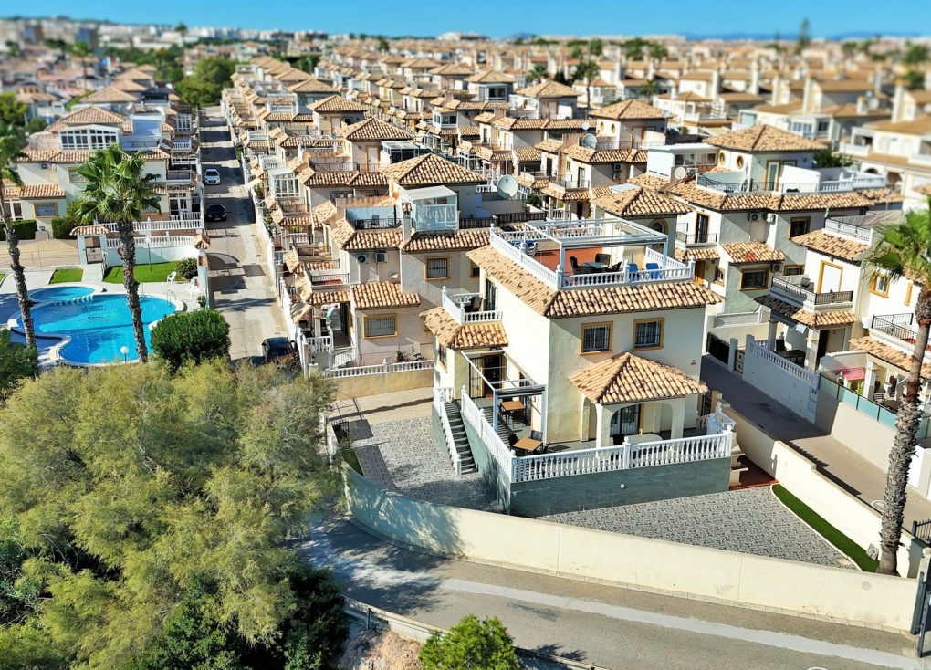 Resale - Chalet - Orihuela Costa - Playa Flamenca