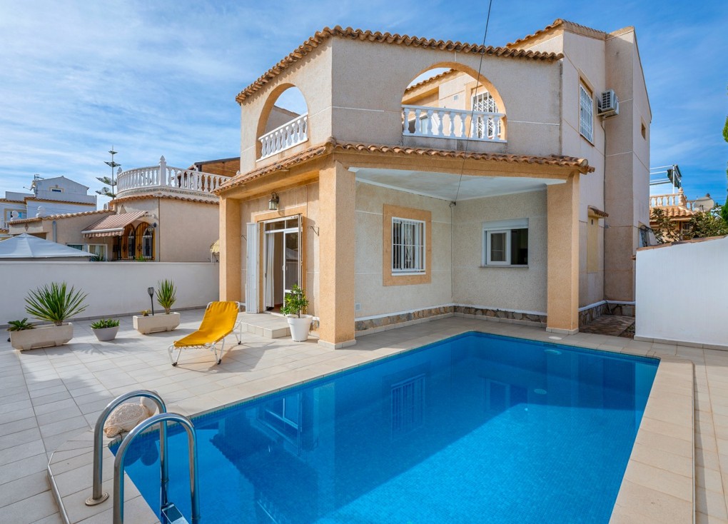 Resale - Chalet - Orihuela Costa - Playa Flamenca