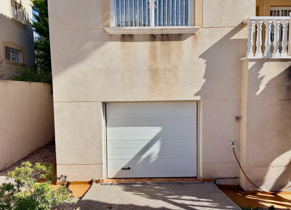 Resale - Chalet - Orihuela Costa - Villamartín