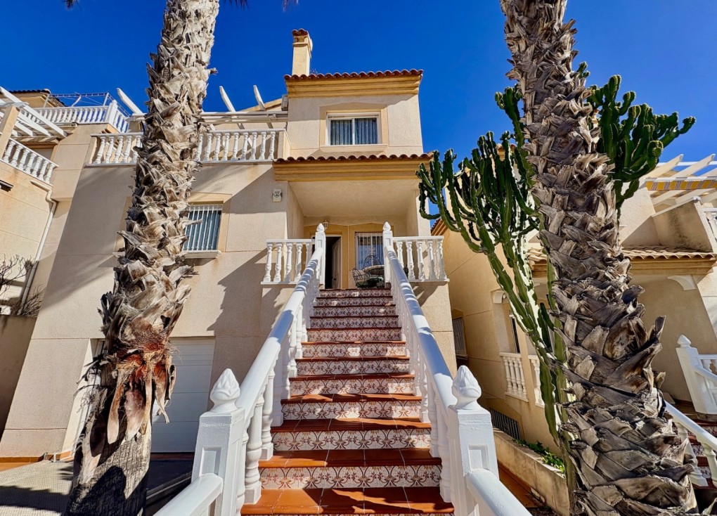 Resale - Chalet - Orihuela Costa - Villamartín