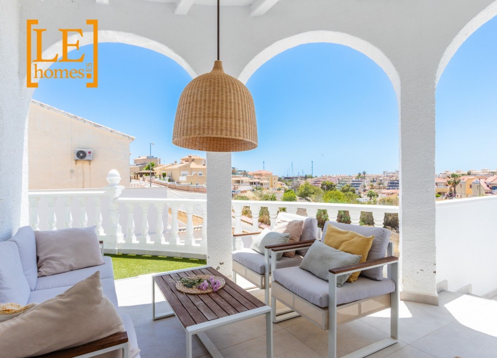 Resale - Chalet - Orihuela Costa - Villamartín