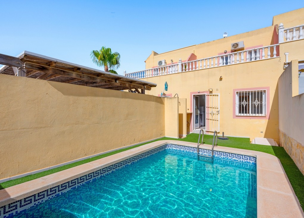 Resale - Chalet - Orihuela Costa - Villamartín