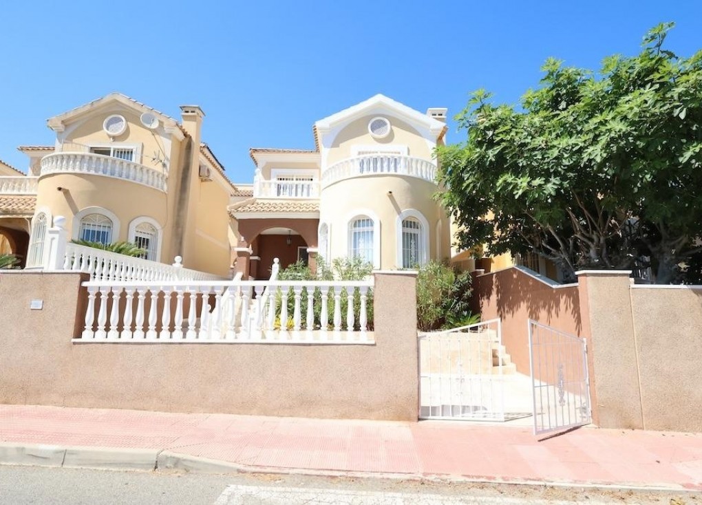 Resale - Chalet - Orihuela Costa - Villamartín