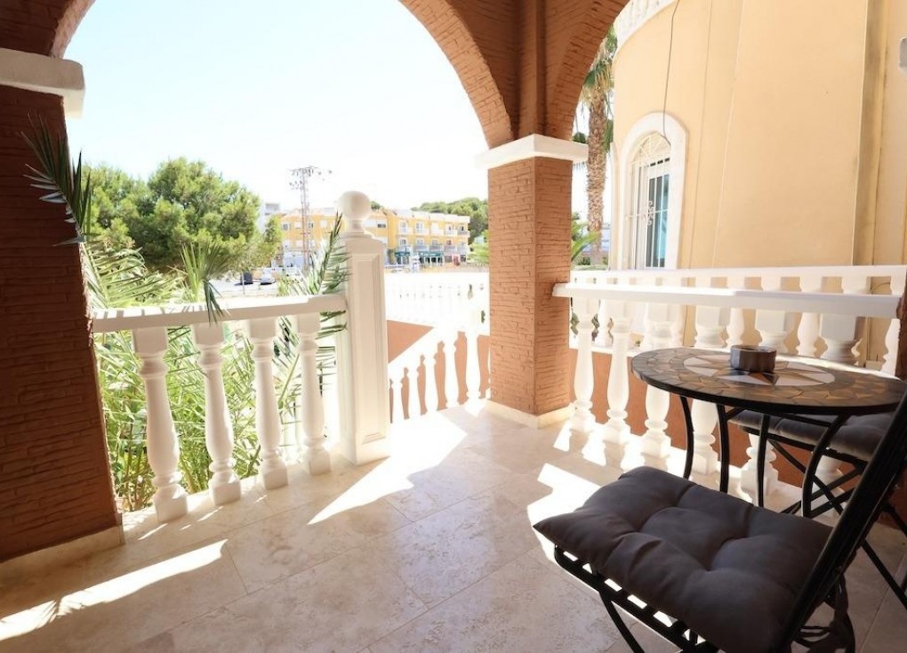 Resale - Chalet - Orihuela Costa - Villamartín