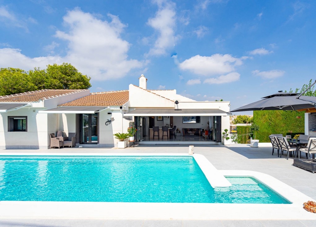 Resale - Chalet - Orihuela Costa - Villamartín