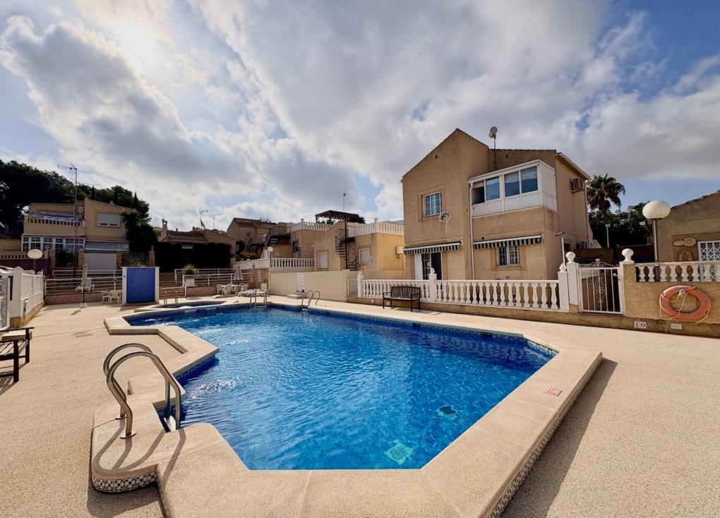 Resale - Chalet - Orihuela - Los Balcones