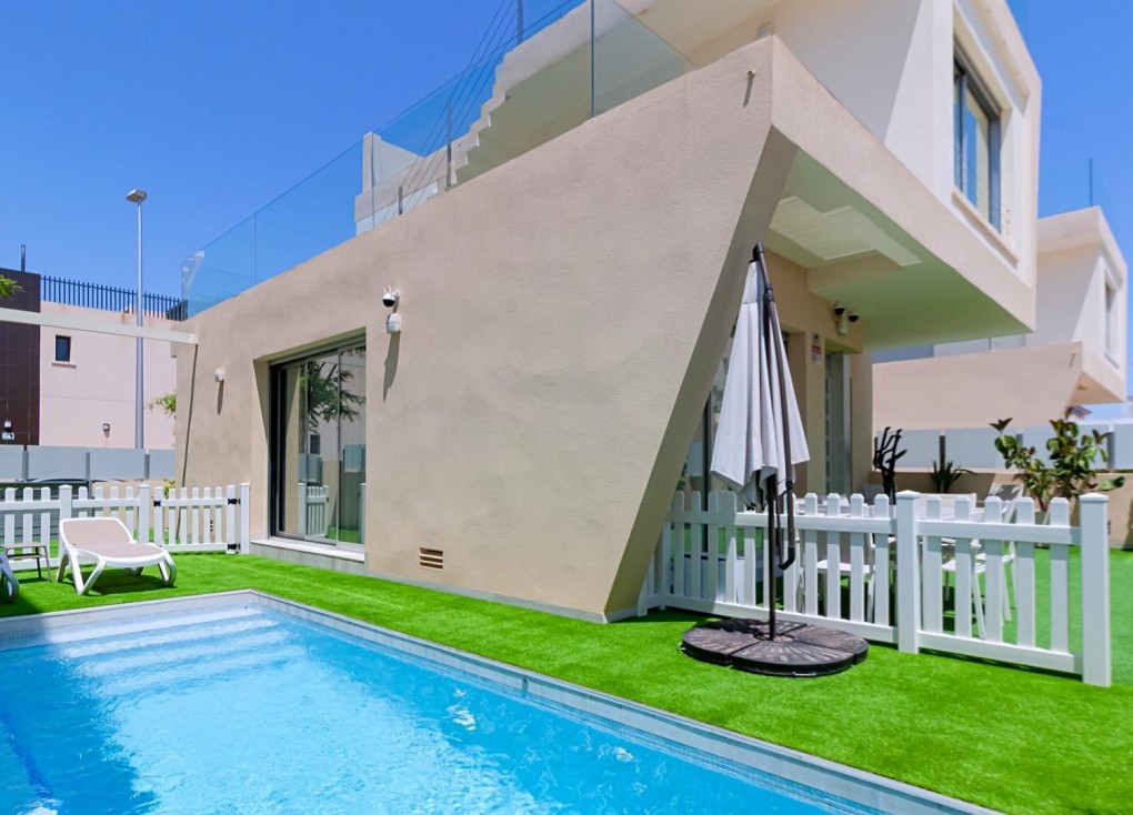 Resale - Chalet - Pilar de la Horadada - Pueblo Latino