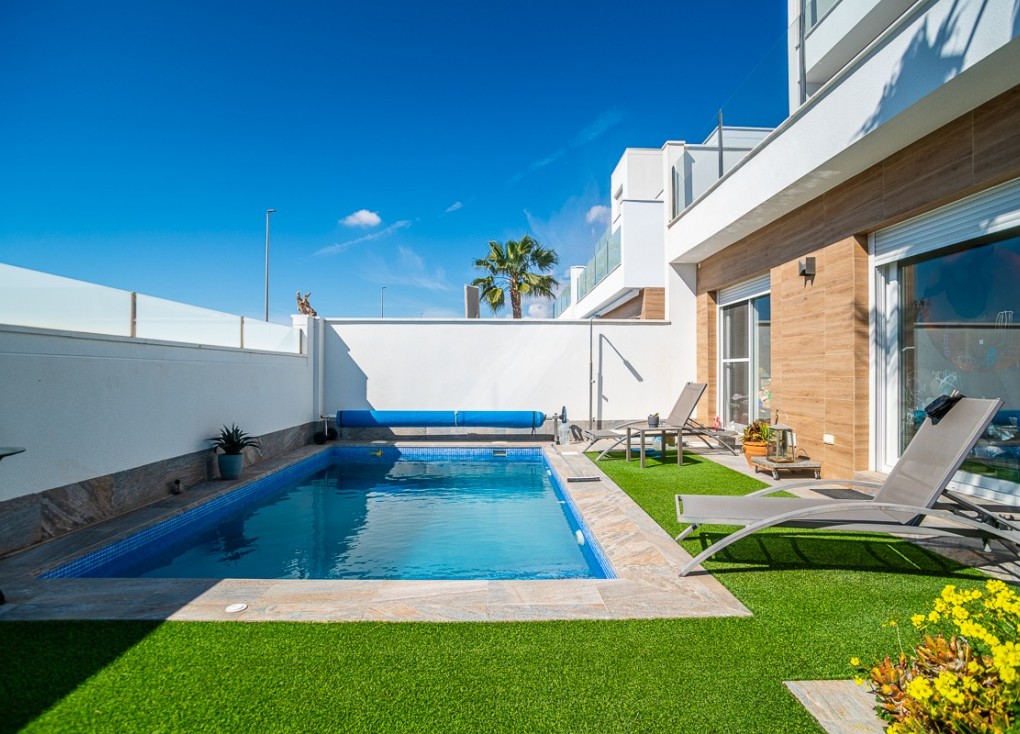 Resale - Chalet - Pilar de la Horadada