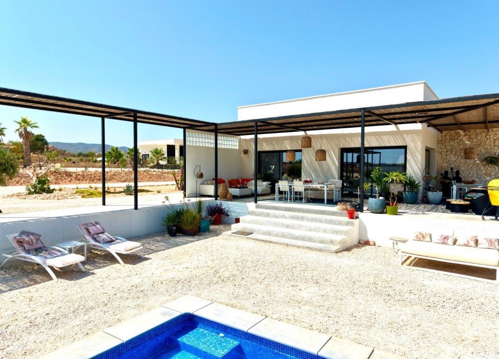 Resale - Chalet - Pinoso