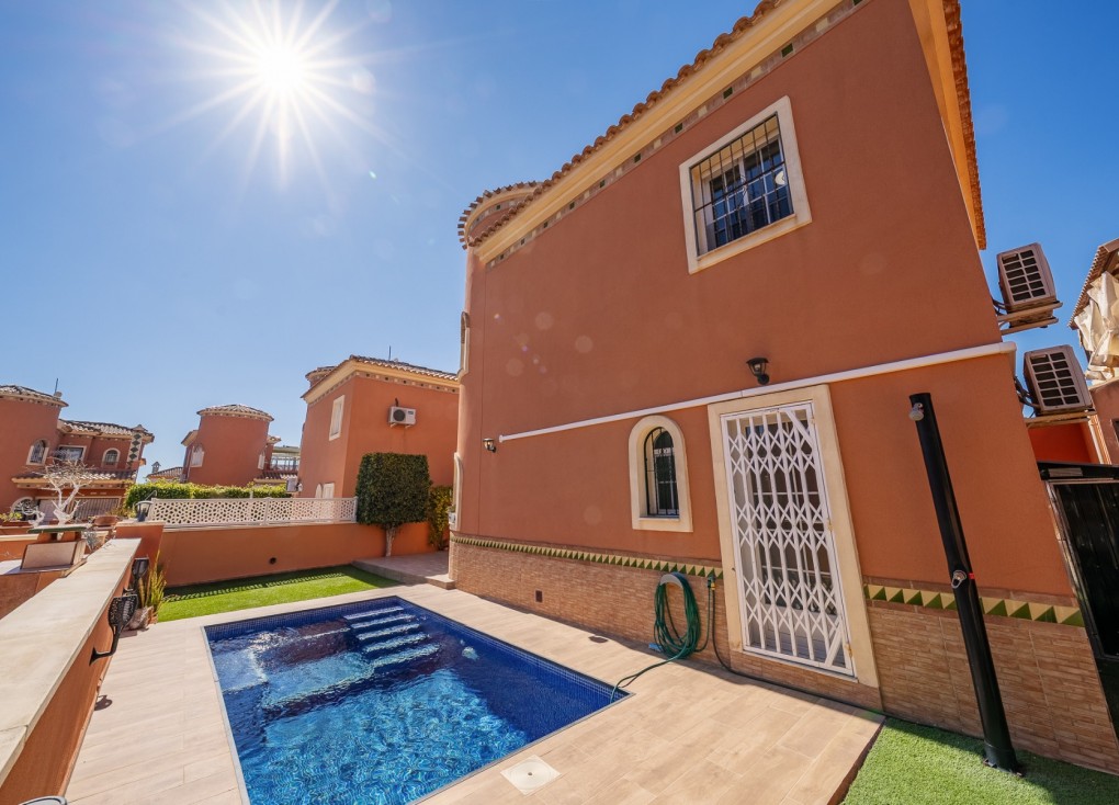 Resale - Chalet - Playa Flamenca
