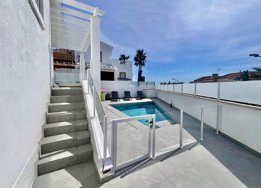 Resale - Chalet - San Miguel de Salinas - Villamartín