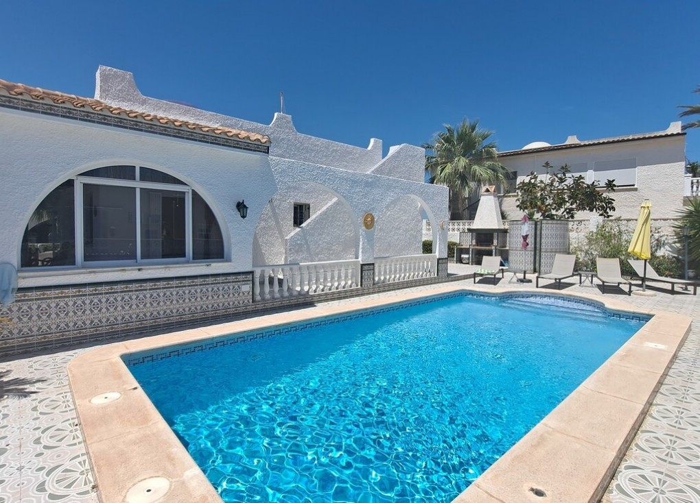 Resale - Chalet - San Miguel de Salinas - Villamartín