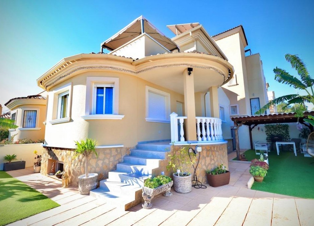 Resale - Chalet - San Miguel de Salinas