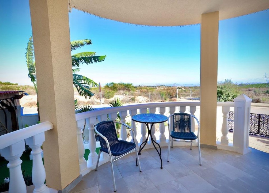 Resale - Chalet - San Miguel de Salinas